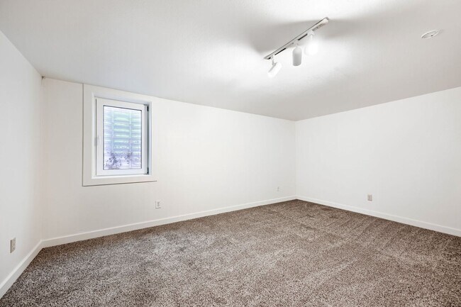 Building Photo - 120 S 42nd St