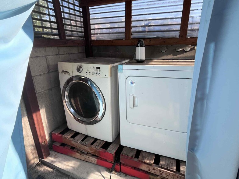 Building Photo - 3552 Whiteside St