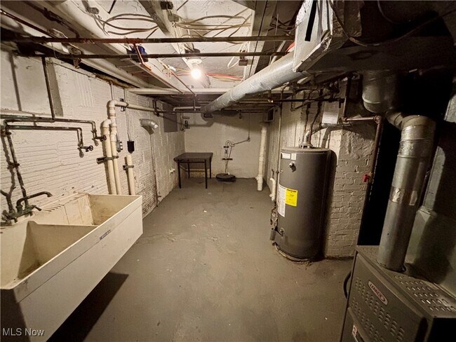 Building Photo - 958 E Wilbeth Rd