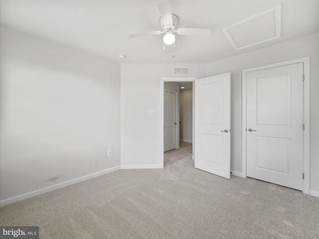 Building Photo - 5904 Leben Dr