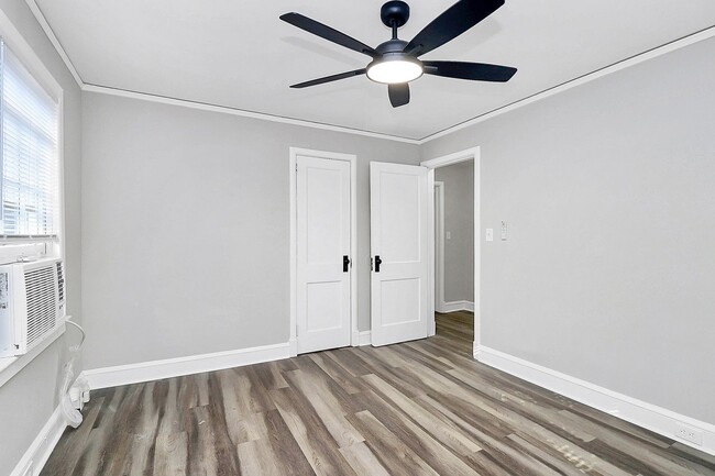 Building Photo - Beautifully Updated Duplex Near NoDa!!