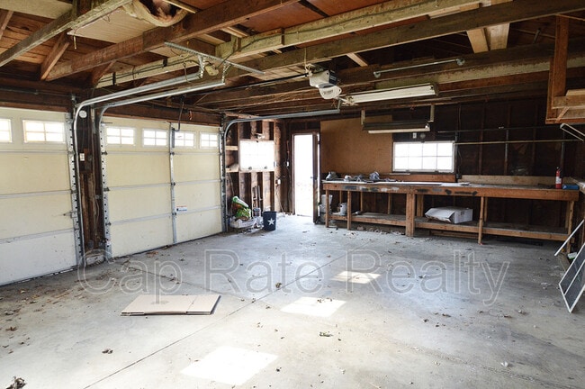 Building Photo - 216 Cherrington Rd