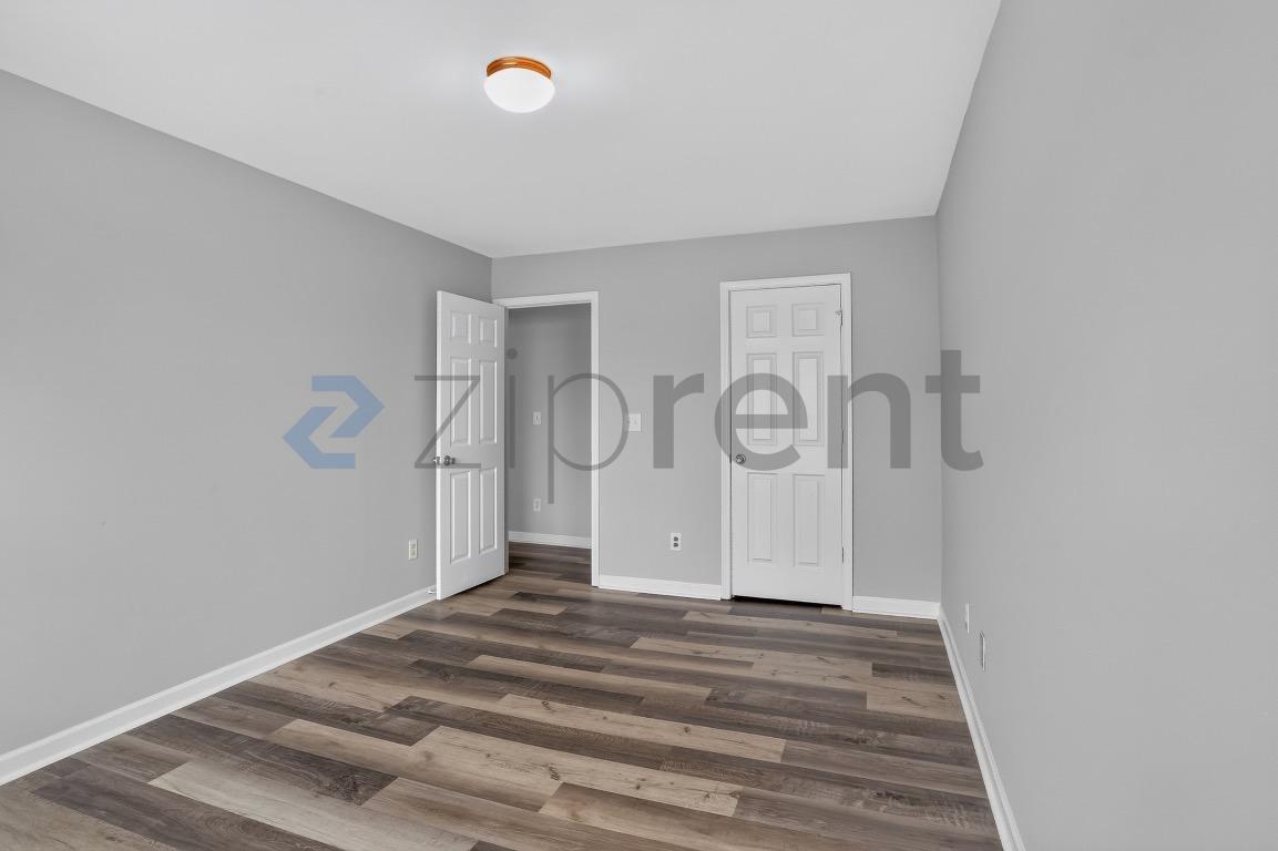 Building Photo - Unit
