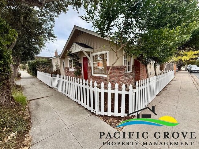 Building Photo - Pacific Grove 2-bedroom , 2 bath. Prime Walk to Town Location!