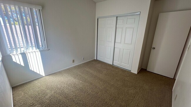 Building Photo - West Lancaster Home in a cul-de-sac