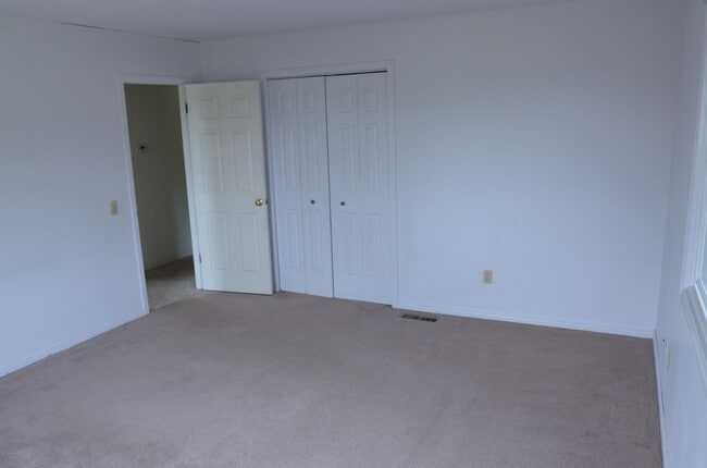 Building Photo - 7 Rivendell Dr