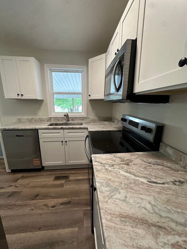 Building Photo - 446 Cape Fear Blvd