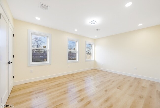 Building Photo - 169 New St