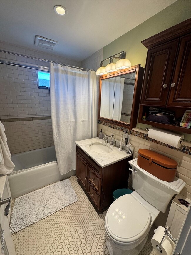 Building Photo - 102 Florida St