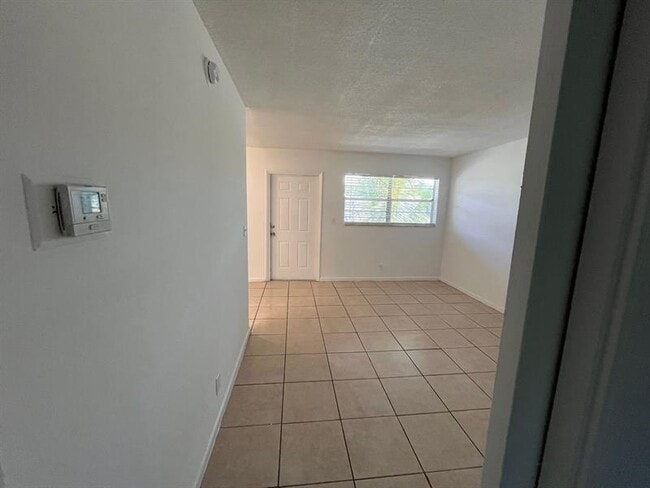 Building Photo - 477 Sunshine Dr