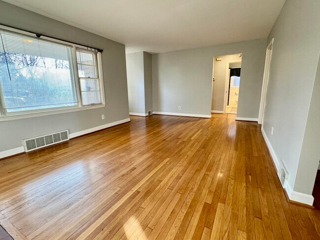 Building Photo - 479 Stratford Dr