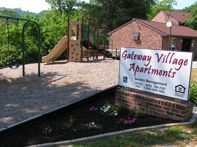 Primary Photo - Gateway Apartments