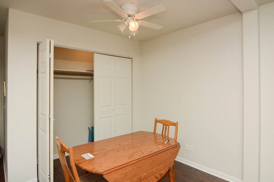 Building Photo - 7319 N Rogers Ave