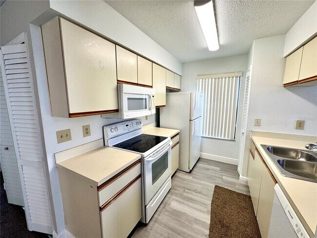 Building Photo - 3243 W Fox Squirrel Dr