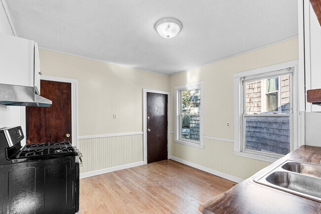 Building Photo - 44 Speedwell St