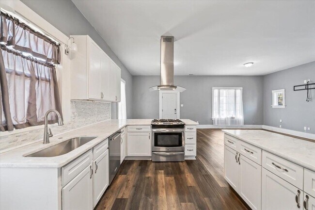 Building Photo - 2046 Courtland Pl