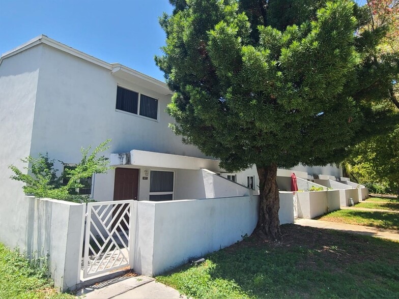 Primary Photo - 1977 NW 5th Pl