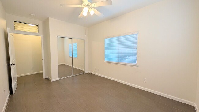 Building Photo - Spacious 4 bed 3 bath home near Diamond Head