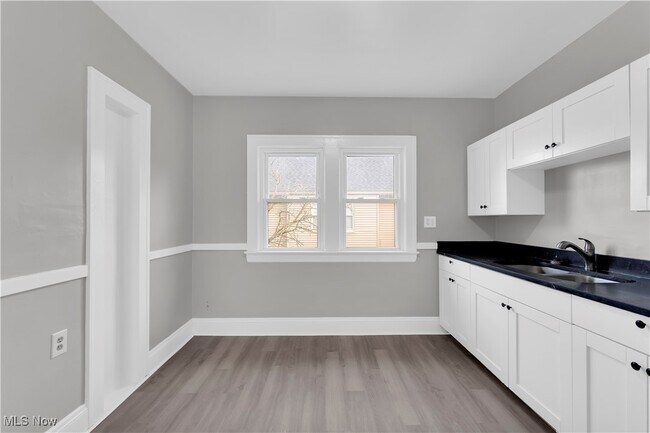 Building Photo - 19792 Pasnow Ave