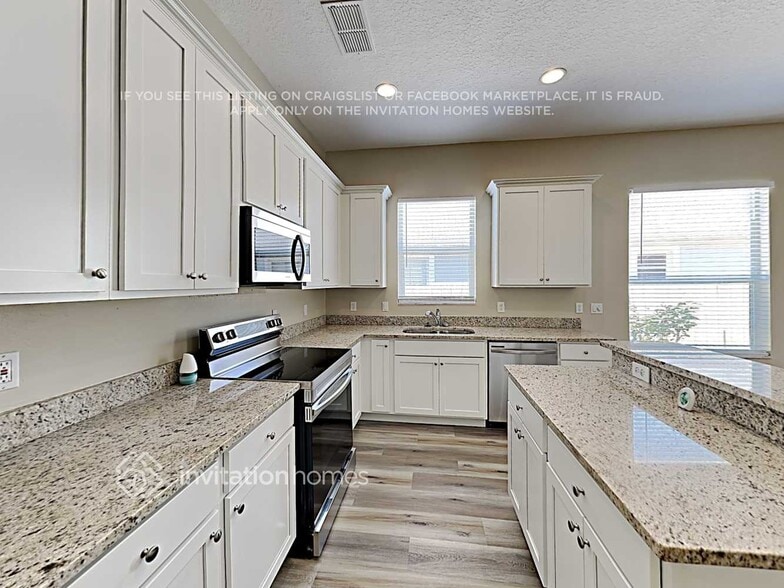 Building Photo - 3839 Regents Way