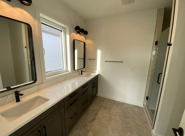 Building Photo - Single Family HOME with 3 Bedrooms 2 1/2 B...