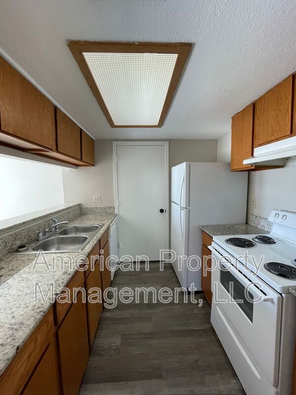 Building Photo - 13115 E 44th St