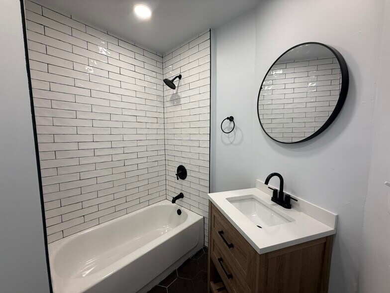 Building Photo - 1367 Burdette Ave