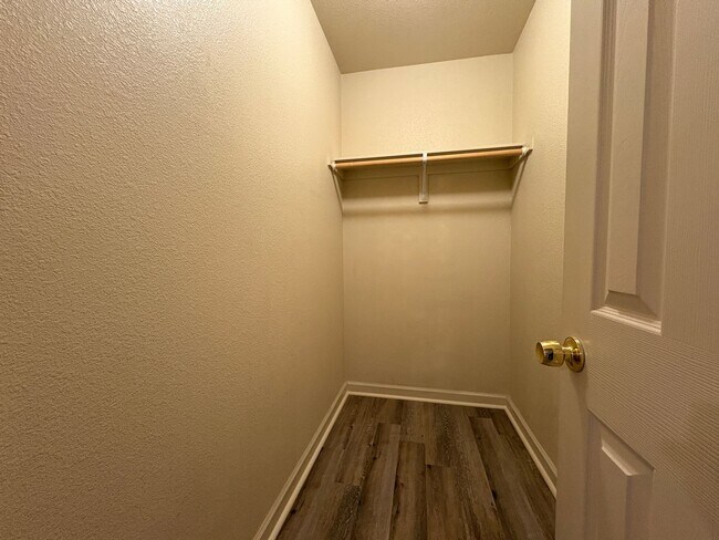 Building Photo - Cute Studio in Downtown Lodi