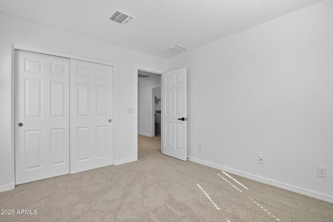 Building Photo - 1218 W Sparrow Dr