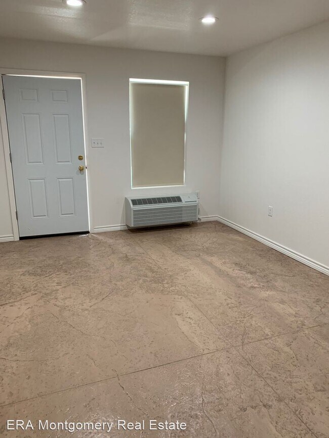 Building Photo - 701 North Lake