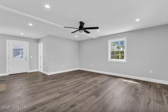 Building Photo - 553 Colts Neck Rd