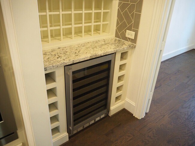 Building Photo - 2007 Greenvine Cir