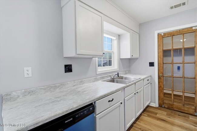 Building Photo - 936 Jenkins St