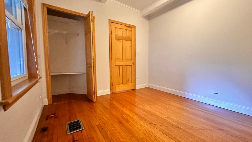b3 - 111 Longwood Ave