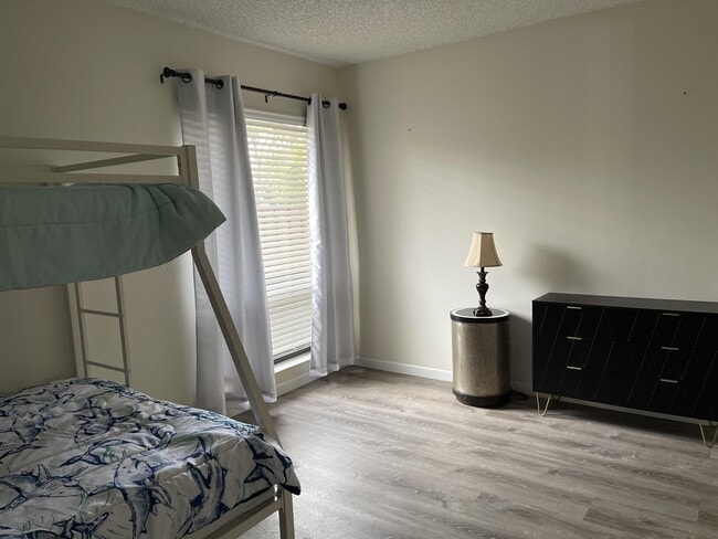 Building Photo - 1030 Green Pine Blvd