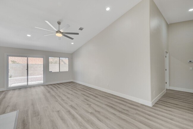 Building Photo - Remodeled Single Story, 4 Bedroom Home in Desert Shores