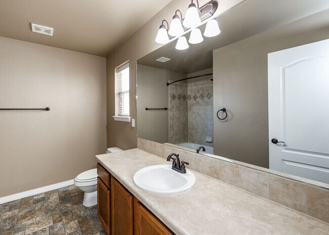 Building Photo - Westside 3 Bed Townhouse in Gold Hill Mesa