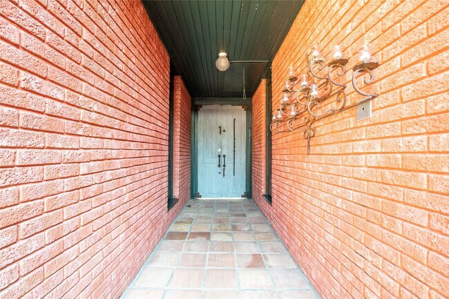 Building Photo - 1001 Bomar St