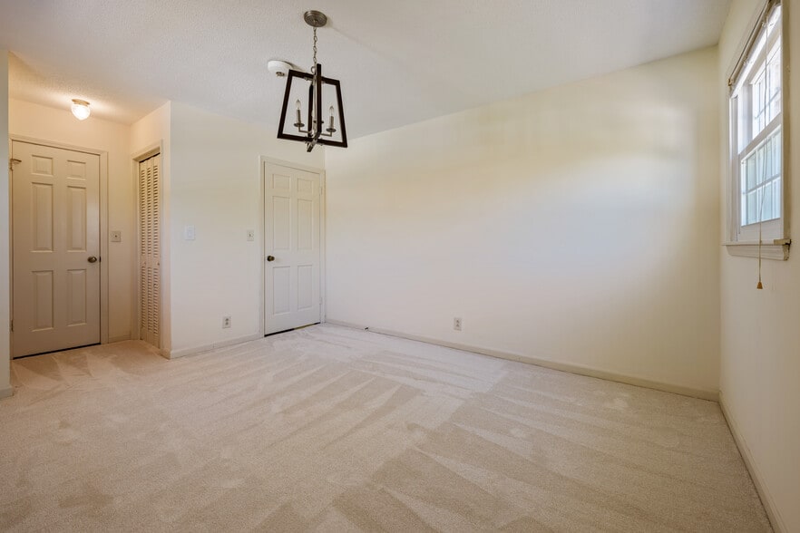 Primary Bedroom - 510 Hemingway Dr