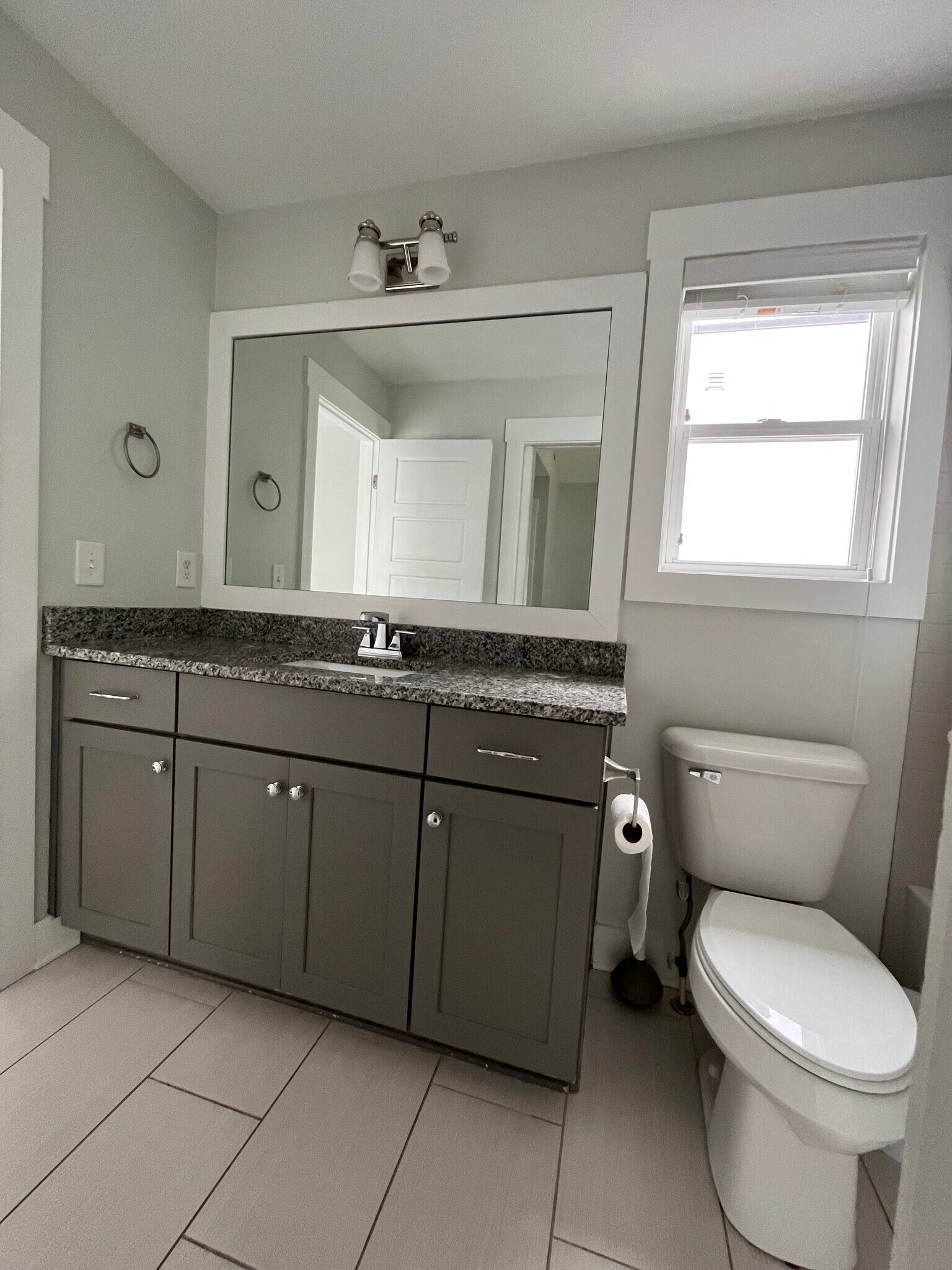 Building Photo - 1705 14th Ave S