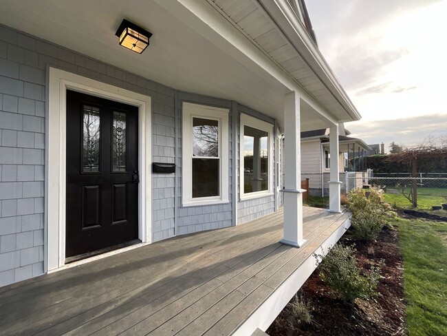 Building Photo - Stunning 3 Bedroom home in Everett