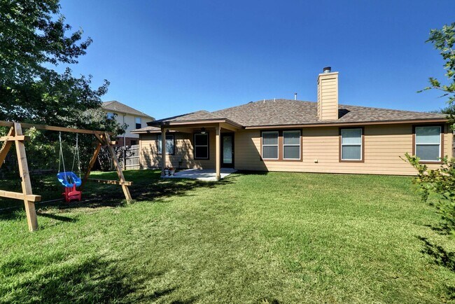 Building Photo - Spacious 4-Bedroom Gem with Office in Desi...