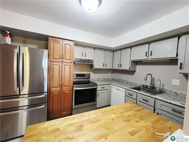 Building Photo - 241 Willow St