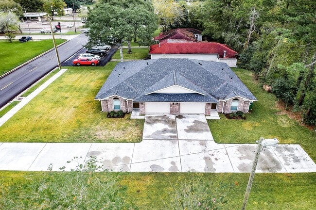 Building Photo - 200 Medic Ln