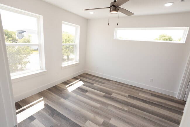 Building Photo - 3144 Wayside Ave