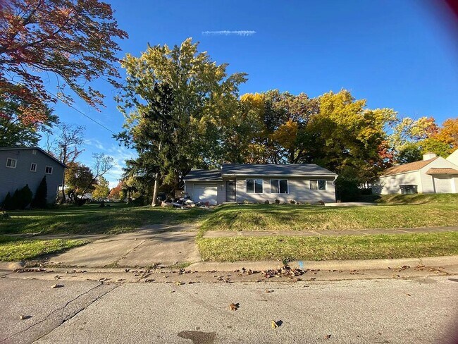 Building Photo - 933 Russel Avenue