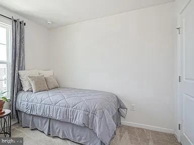 Building Photo - 40 Village Green Ln