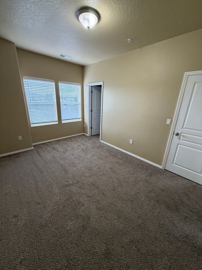 Building Photo - Modern Comfort Meets Easy Living in McKenzie Ridge Estates