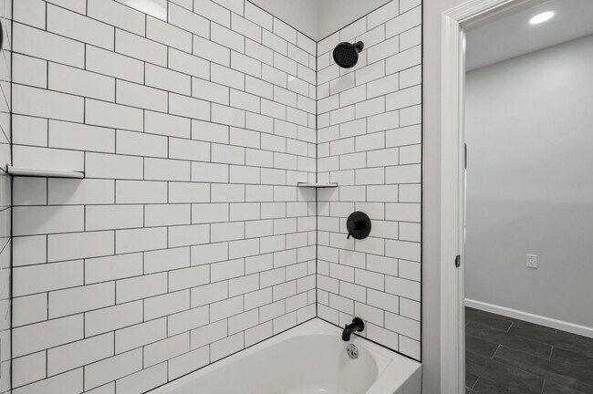 Building Photo - 346 39th St
