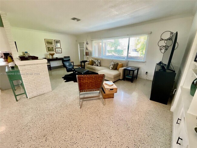 Building Photo - 4520 SW 24th Ave